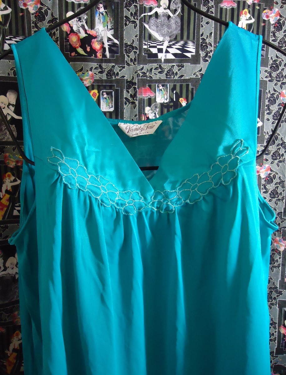 LN Vtg Bright Teal Blue Green Vanity Fair L Nightgown Negligee Full 64″ Hem USA