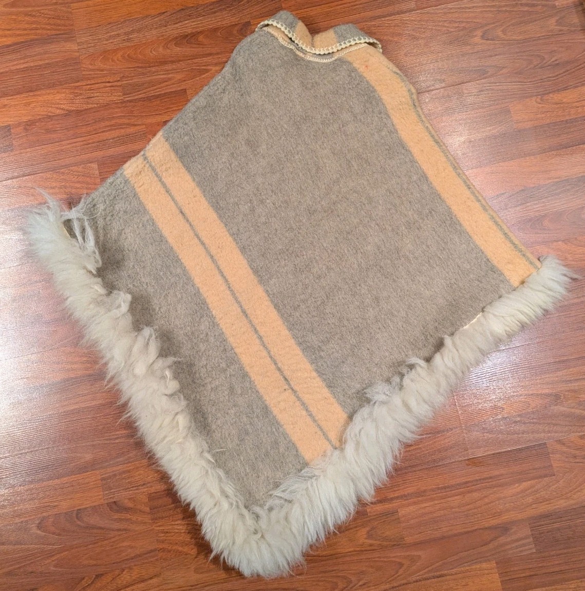 Vintage Peruvian 100% Alpaca Wool Poncho Cape Llama Fur Trim Handmade Boho