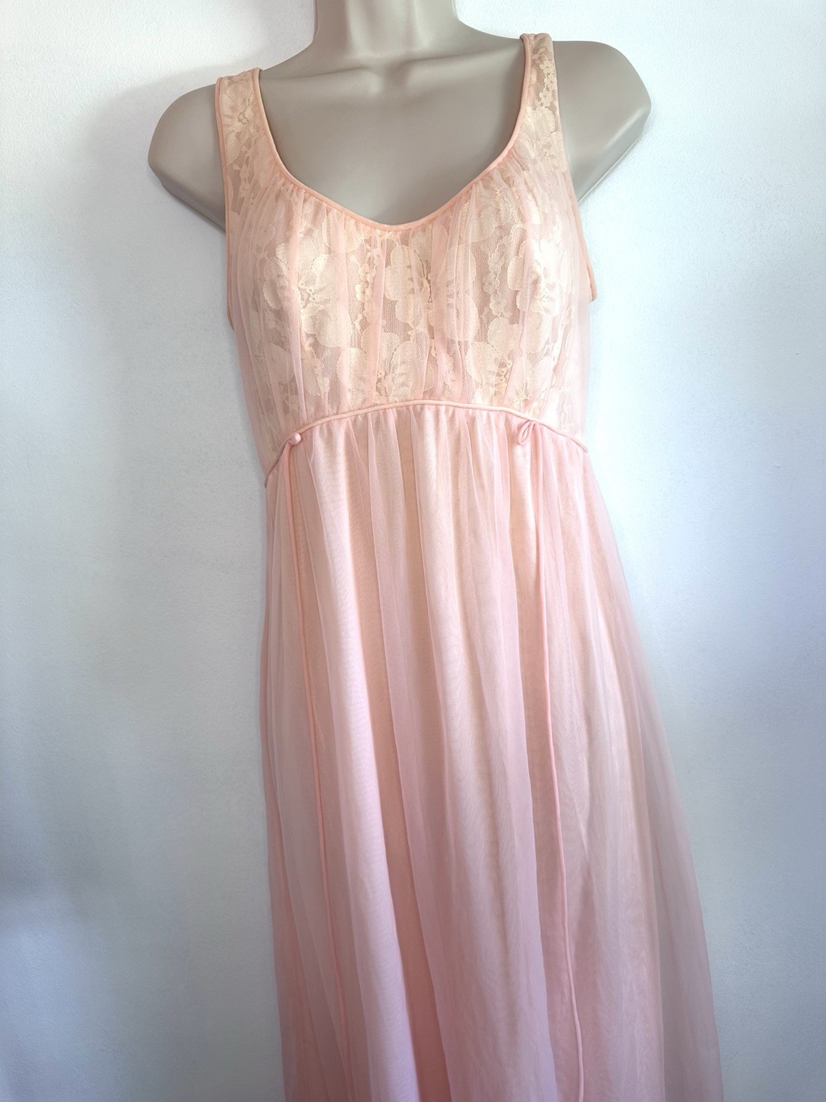 Vintage Miss Elaine Pink Nightgown gown Size Small lace trim timeless Babydoll