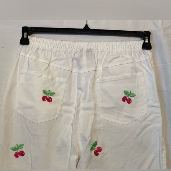 Vintage Quaker Factory Jeans Medium White Women’s Cherry Embroidery Print