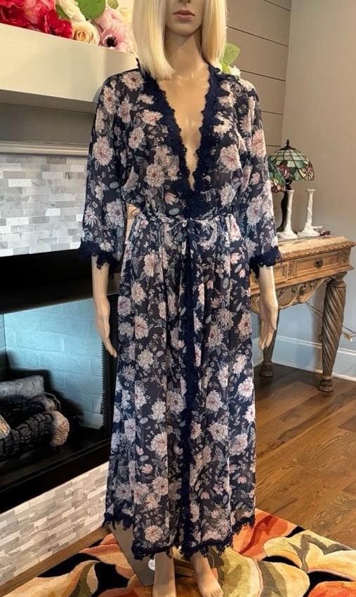 Vtg Floral embroidered Lace Trimmed Nightgown Bathrobe Sleepwear Nightwear Sz S