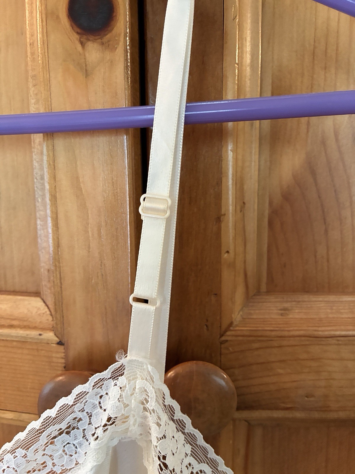 Vanity Fair Ivory Full Slip 38 /44 24” Style 10-103 Nylon Lace Trim