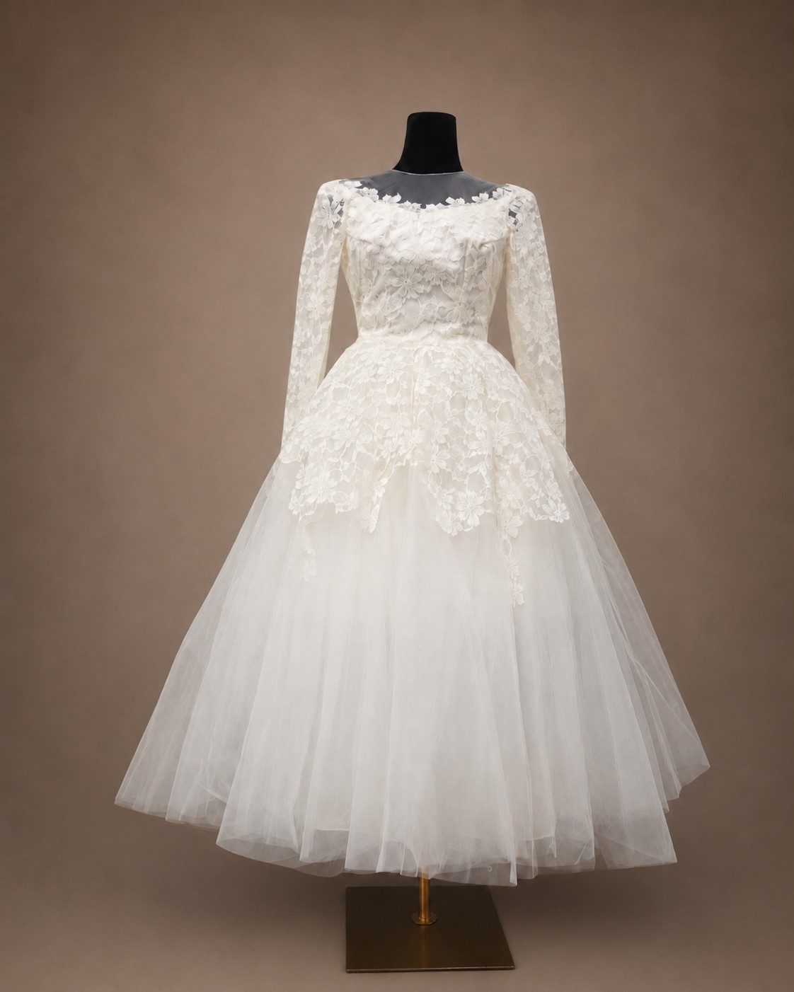Vintage 1950s Mid-Century White Lace Tulle Wedding Dress Long Sleeve Full Skirt