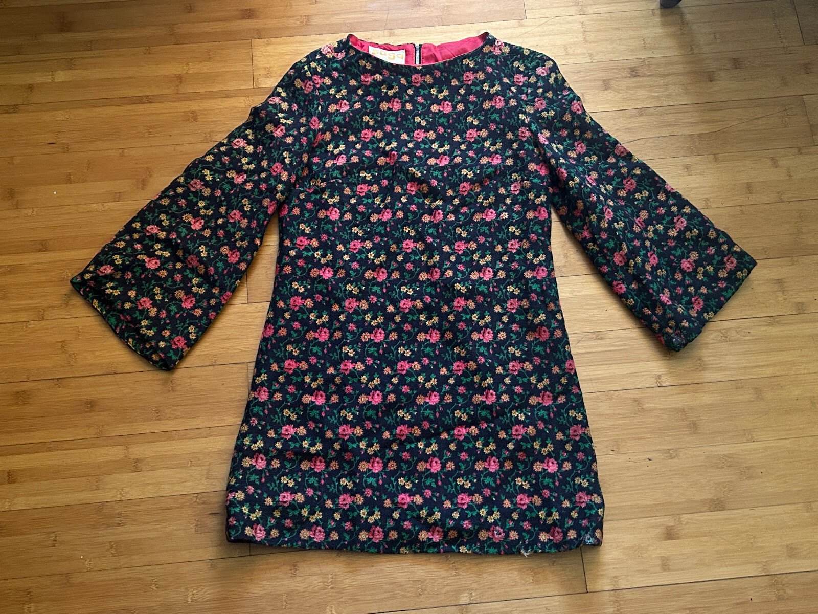Vintage 1960’s Saga Boutique Barkcloth Floral Bell Sleeve Dress Size S/M