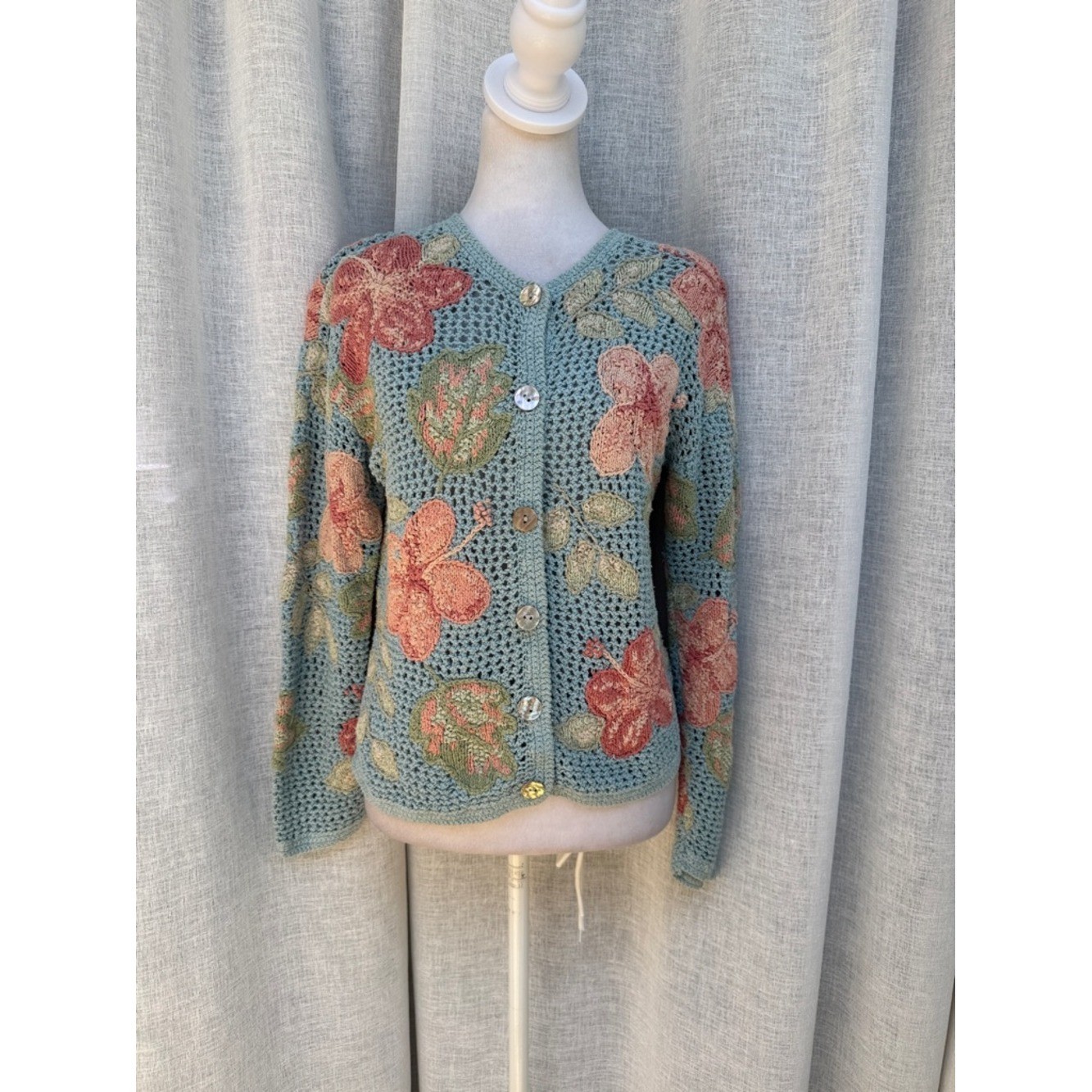 Robert Scott vintage crochet light blue floral cardigan sweater mother of pearl