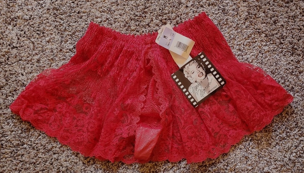Vintage Marilyn Monroe Pin-Up RED HOT Thong Panties w/SHEER LACE Skirt! Sz M NWT