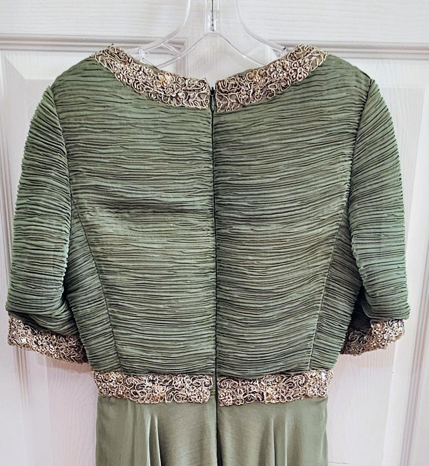 Women’s Victor Costa Ball Gown Sea Foam Green Beaded Chiffon Pleated Top Size 8