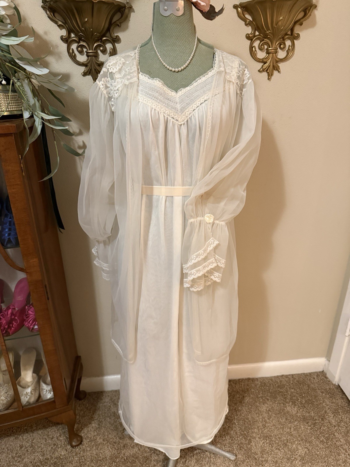 Vintage Dreamy Ivory Nightgown And Robe Blended Set Lace nylon