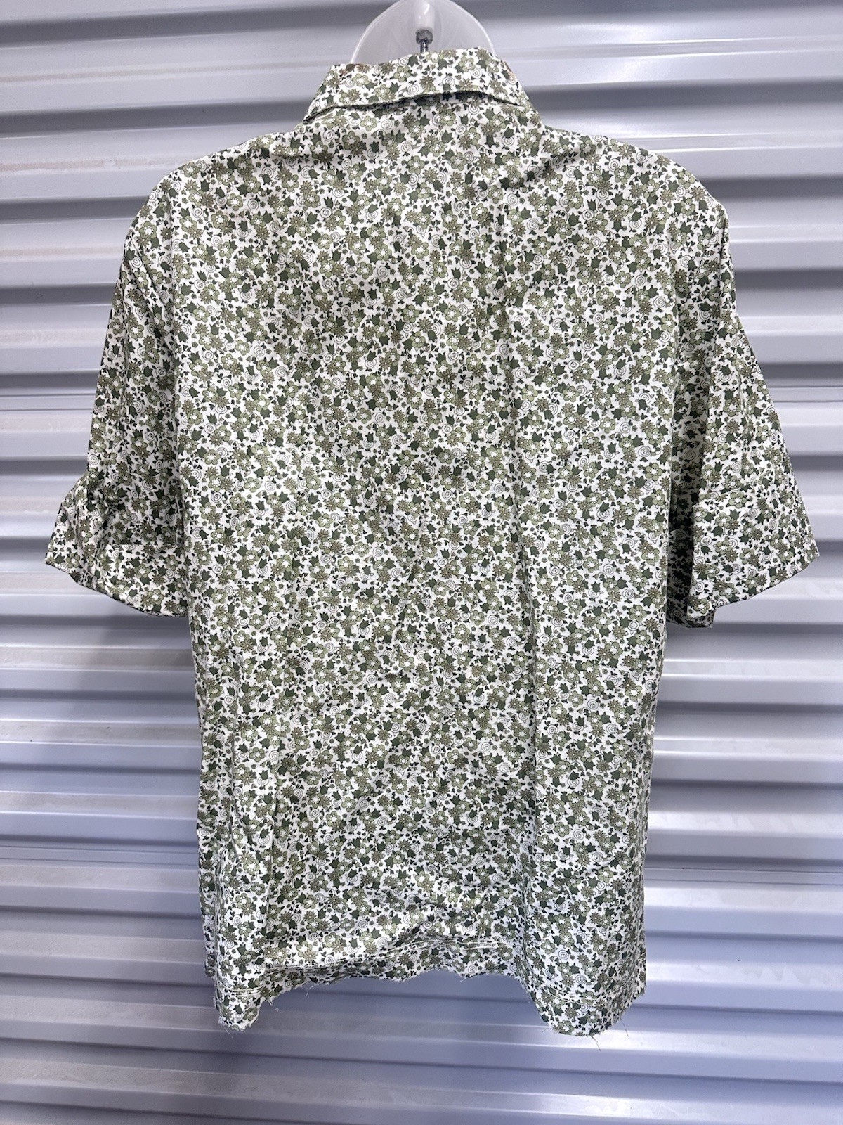 1960s Loop Collar Cotton Floral Green White Blouse Cuff Sleeve M/L Flawed