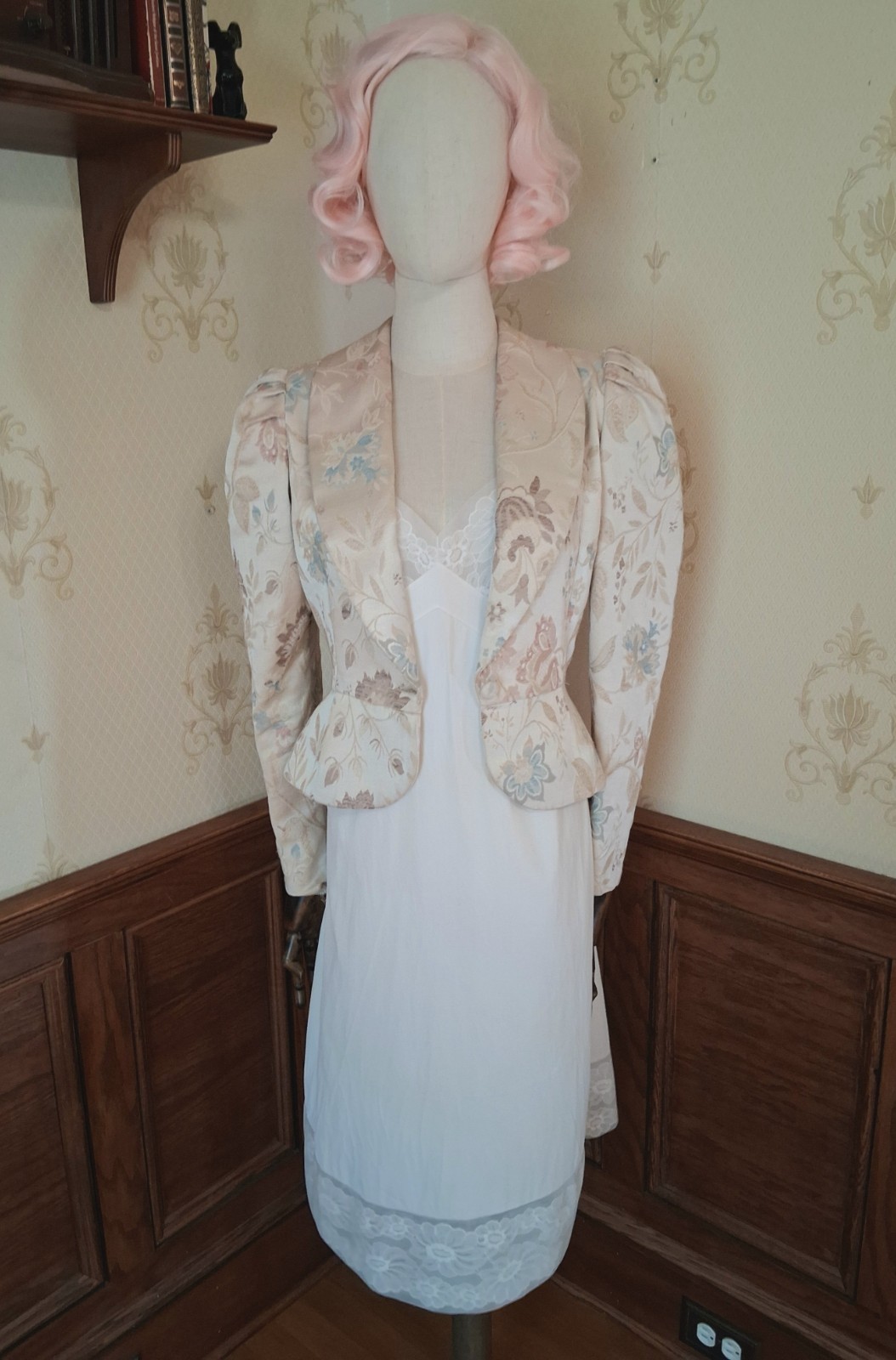 Vintage 1970s Vanity Fair White Lacy Romantic Cottagecore Coquette Slip Dress