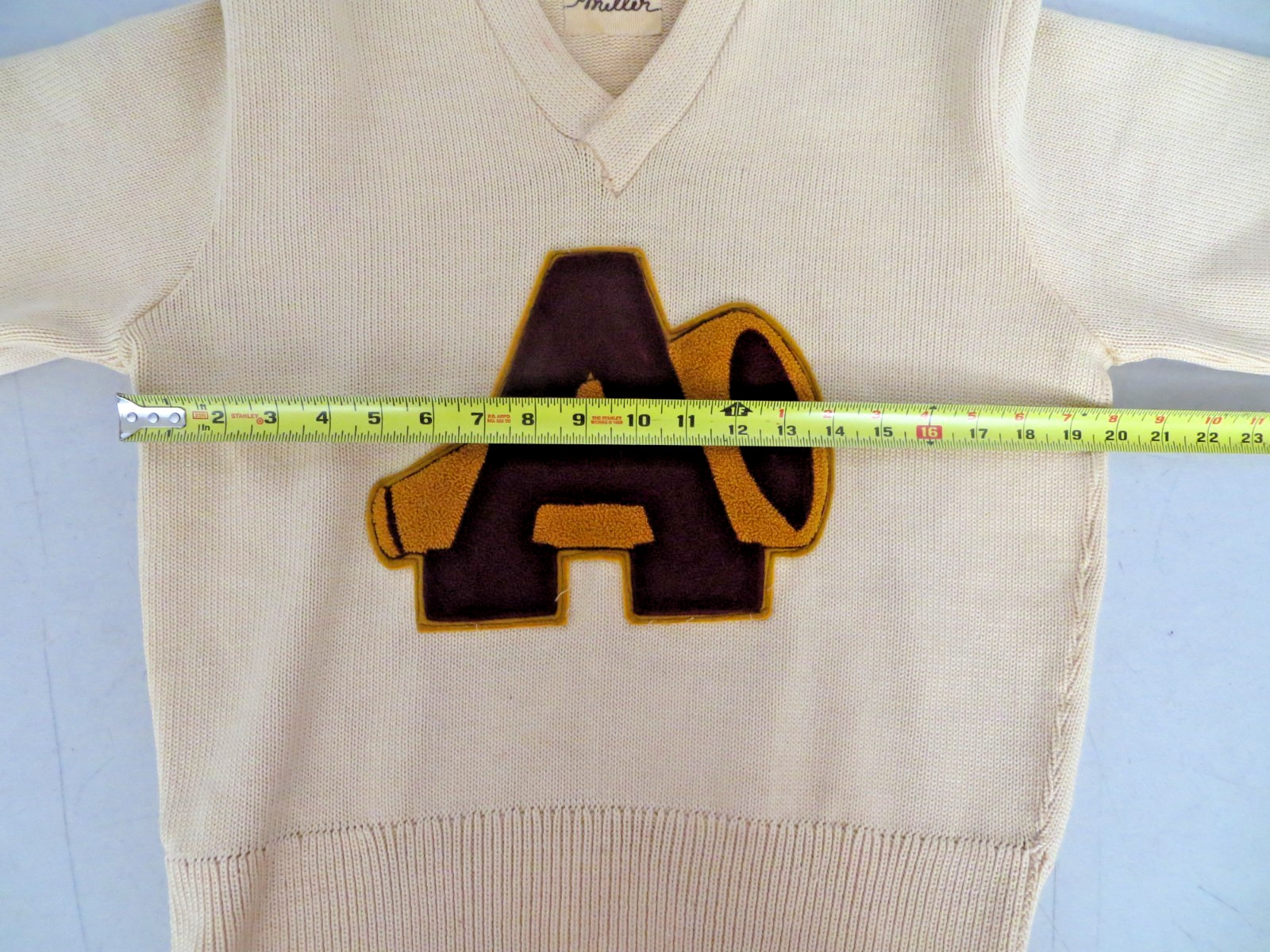 Antique Beige Maroon Gold WHITING COMPANY Lettermans Cheer Sweater Vest „Miller”