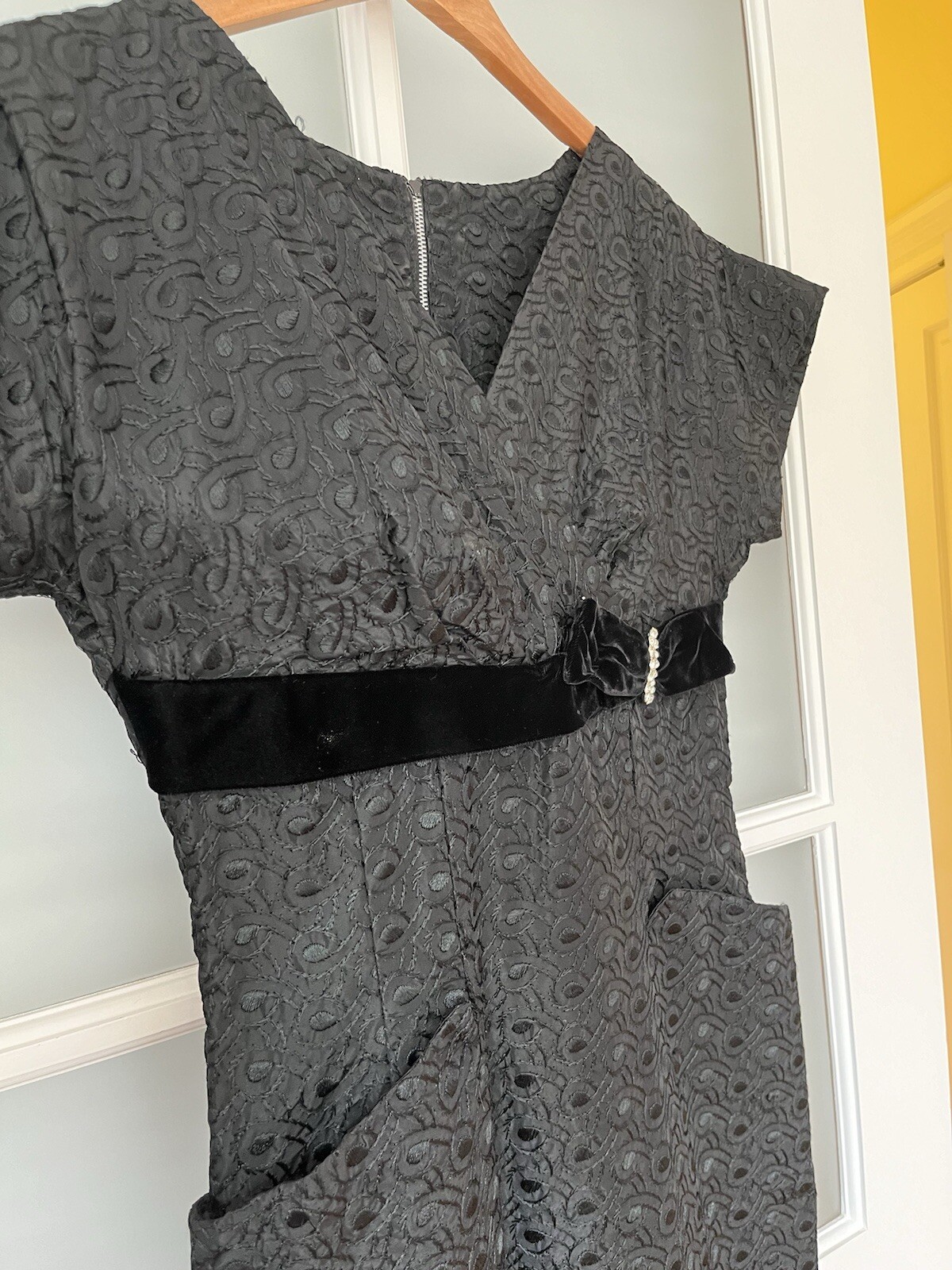 Vintage Stunning 1940’s 40’s Black Bombshell Pencil Dress Pinup S Fits 4 Brocade