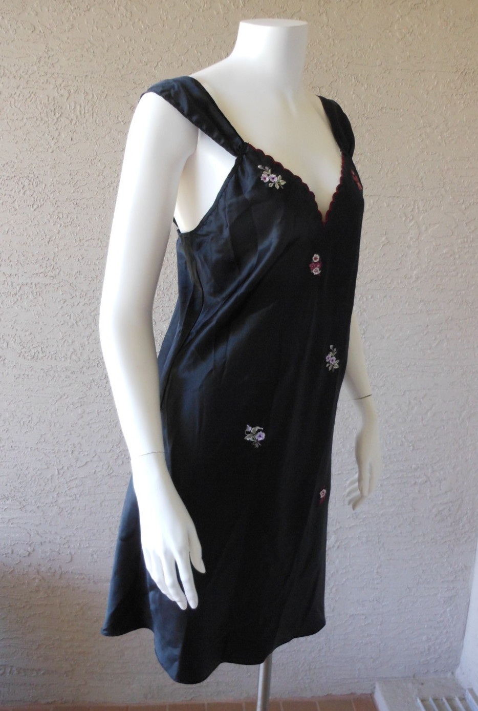Vintage Bali Studio Chemise Size M Black Satin Embroidered Nightie Intimates