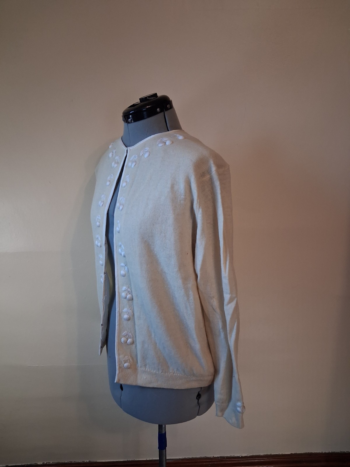 1950s Cardigan, Cherry Embroidered White And Cream Size M/L Lined Rockabilly 46
