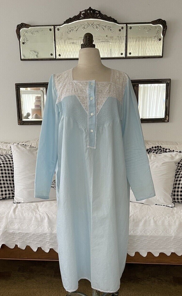 VTG Mily Lencería Madrid Spain Blue Nightgown Pintucks & Lace Sissy Cottage Med