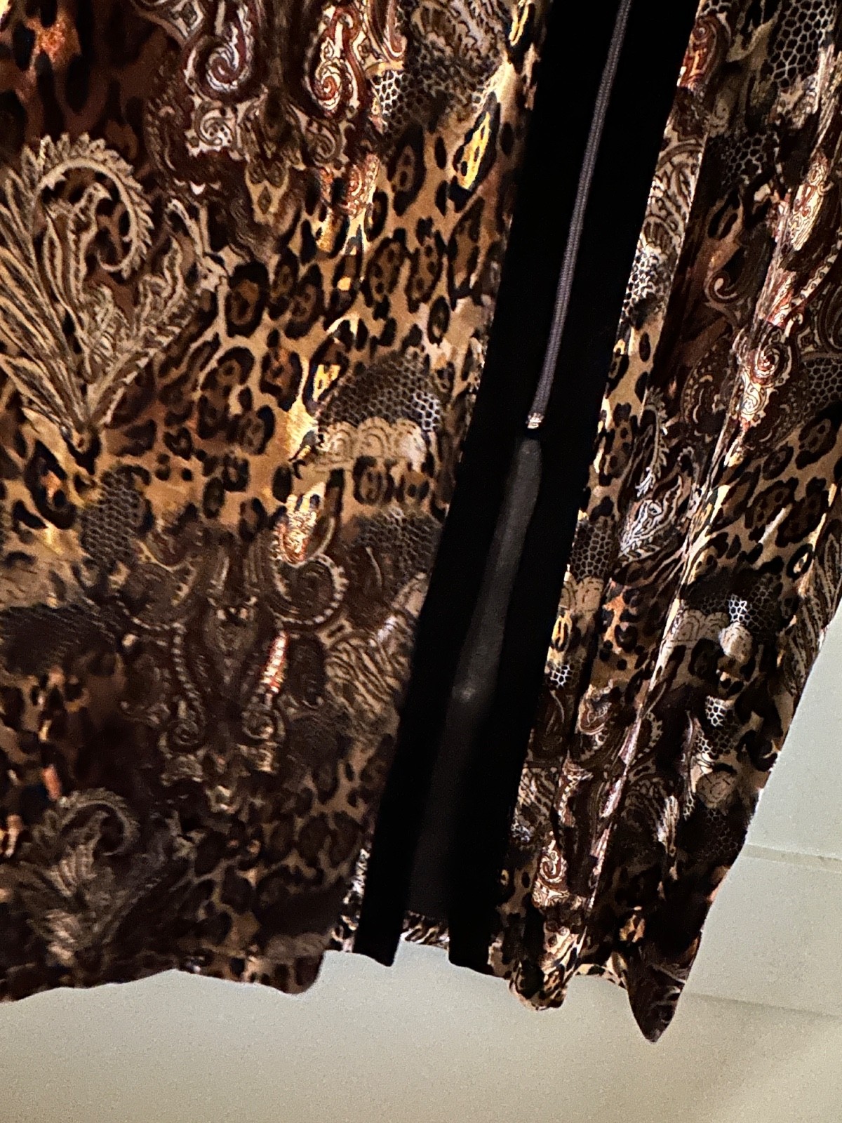 Diamond Tea Black/Gold Velour House Coat Robe Leopard Print Paisley L Mrs. Roper