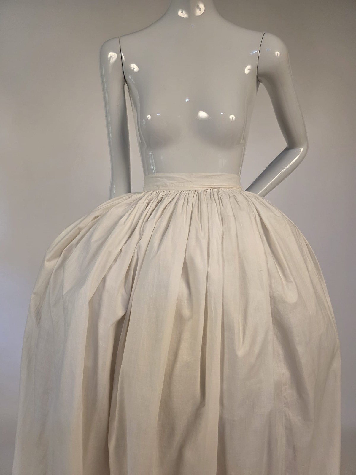 CIVIL WAR MID 19TH C WHITE SKIRT / PETTICOAT W HAND EMBR CUTWORK SWEEP