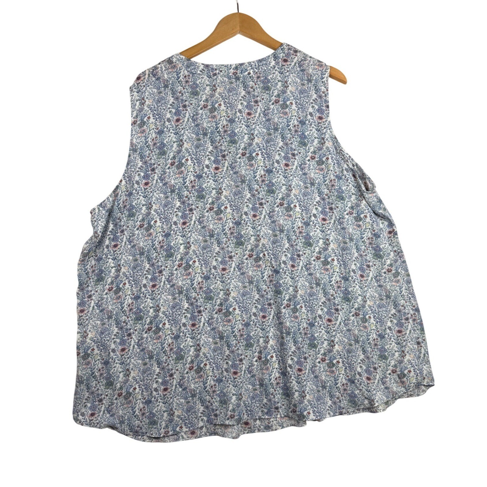 NWT Rose + Olive Floral Print Sleeveless Blouse size 3X Light Blue/Green/White