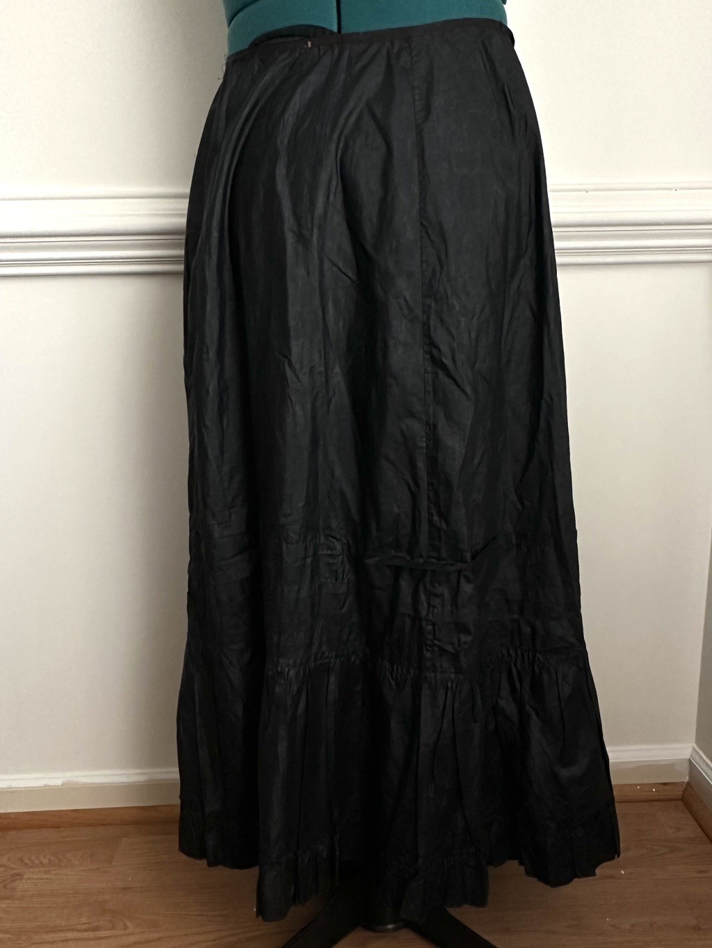 Antique Victorian Black Polished Cotton Petticoat Ruffle 31″ Waist Vintage 1890s