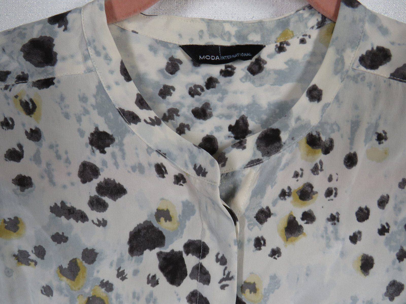 Vintage Moda Int. Victoria’s Secret Animal Print Long Sleeve Blouse Size Small