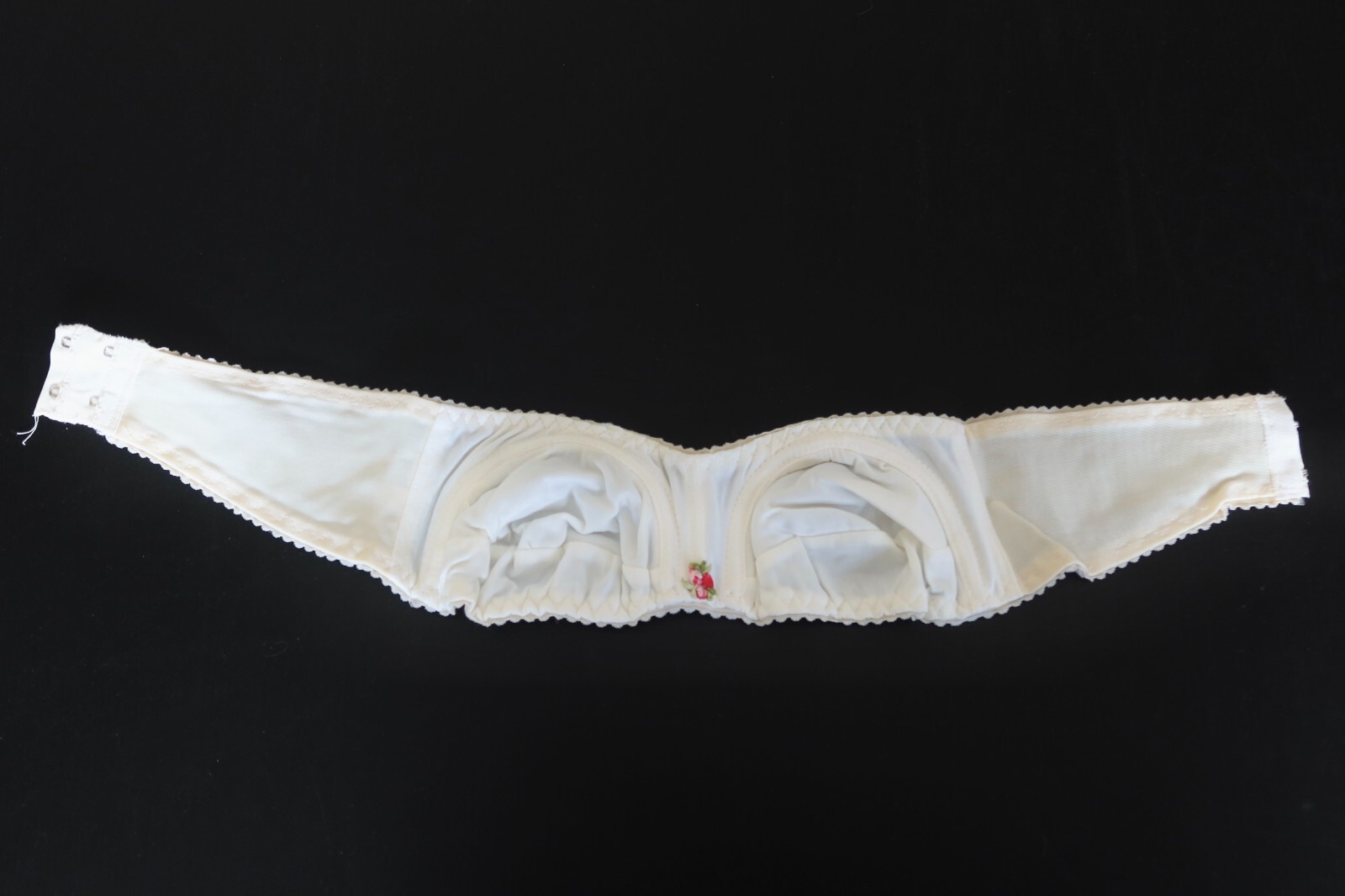 Vintage 1990s Strapless Underwire Bra – Beige, Fruit Accent in Middle, Size 1