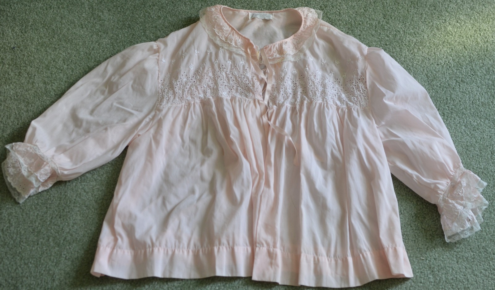 vintage~Barbizon~pink~bed jacket~Sentiment~Dacron~cotton~nylon~lace~large~eyelet