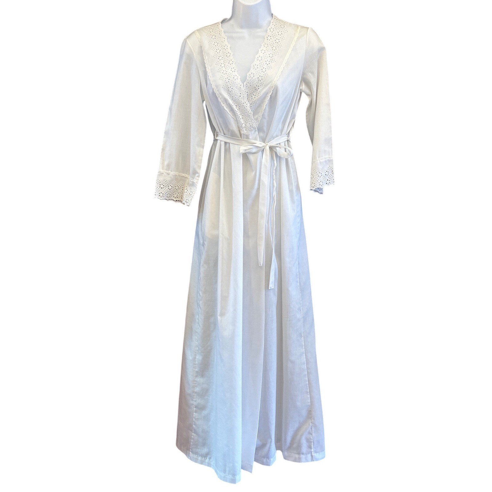 70s Deena Robe Dressing Gown Cottagecore Coquette White Eyelet Lace Style 1889
