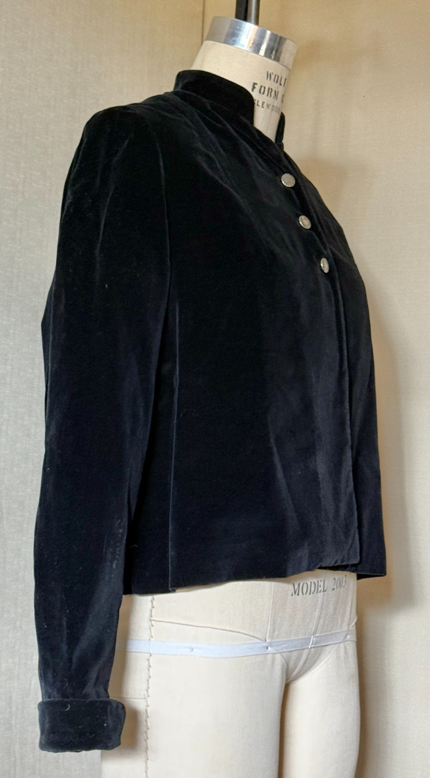 Vtg MCM 1940s /50s BLACK VELVET JACKET w/ WHITE SATIN LINING, CLASSIC TAILORED!!