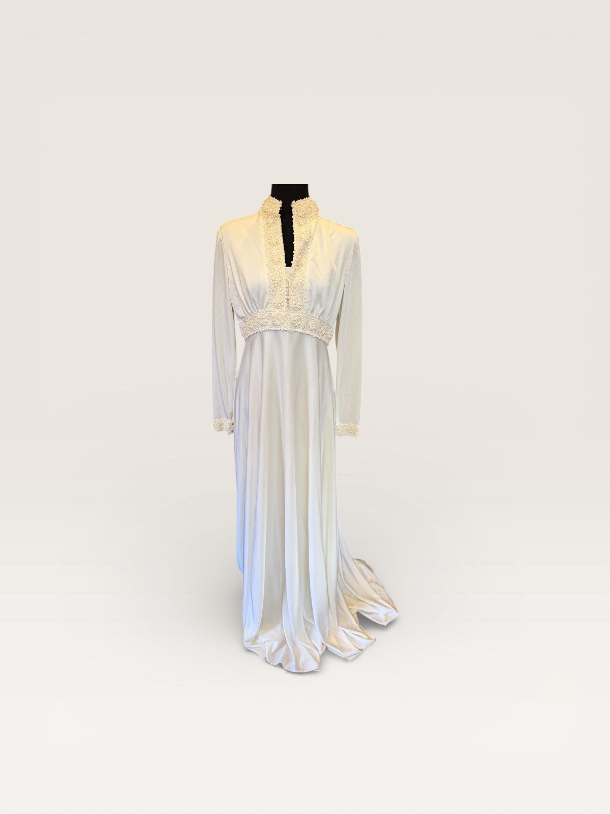 Vintage Early 1970s Bridal Originals ILGWU Wedding Dress Lace Pearl Train A81