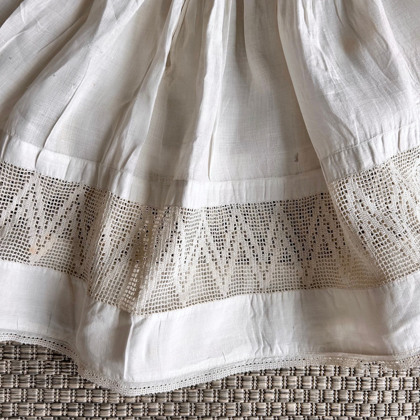 Antique 1890s 1900s Edwardian Girls Linen Dress Crochet Lace Trim 25 Bust