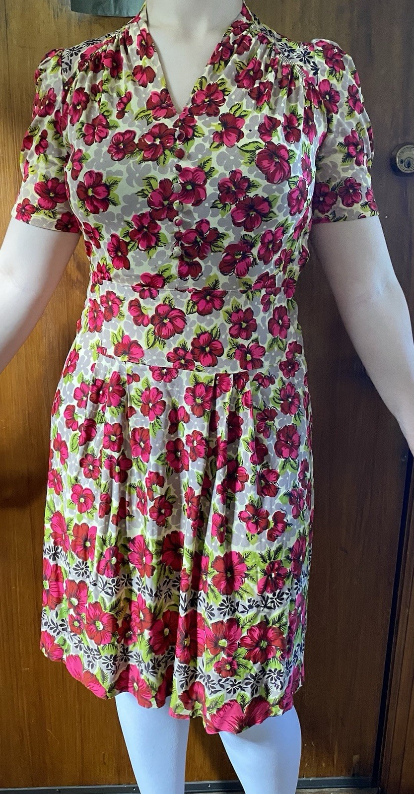 Vintage 1940s Floral Rayon Day Dress Great Pattern Medium