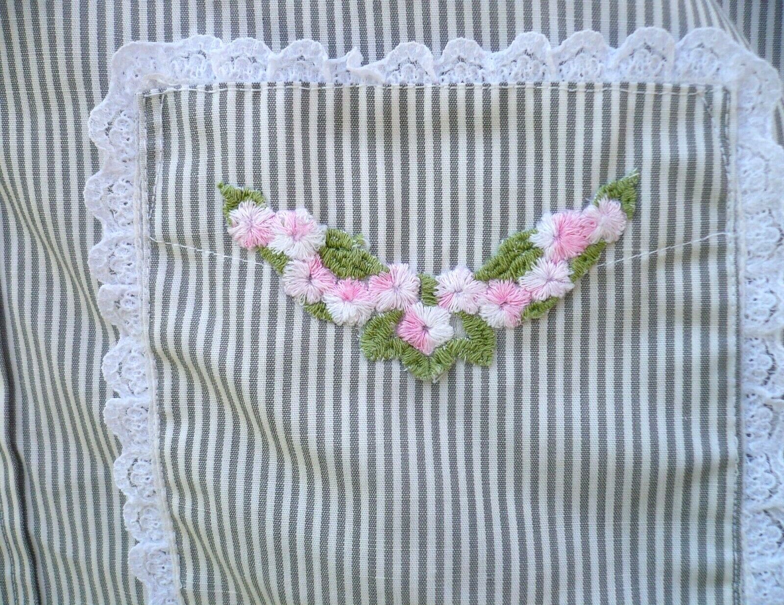 VTG BURDINES USA L WOMENS COTTON GRAY PIN STRIPED PINK EMBROIDERED POCKET BLOUSE