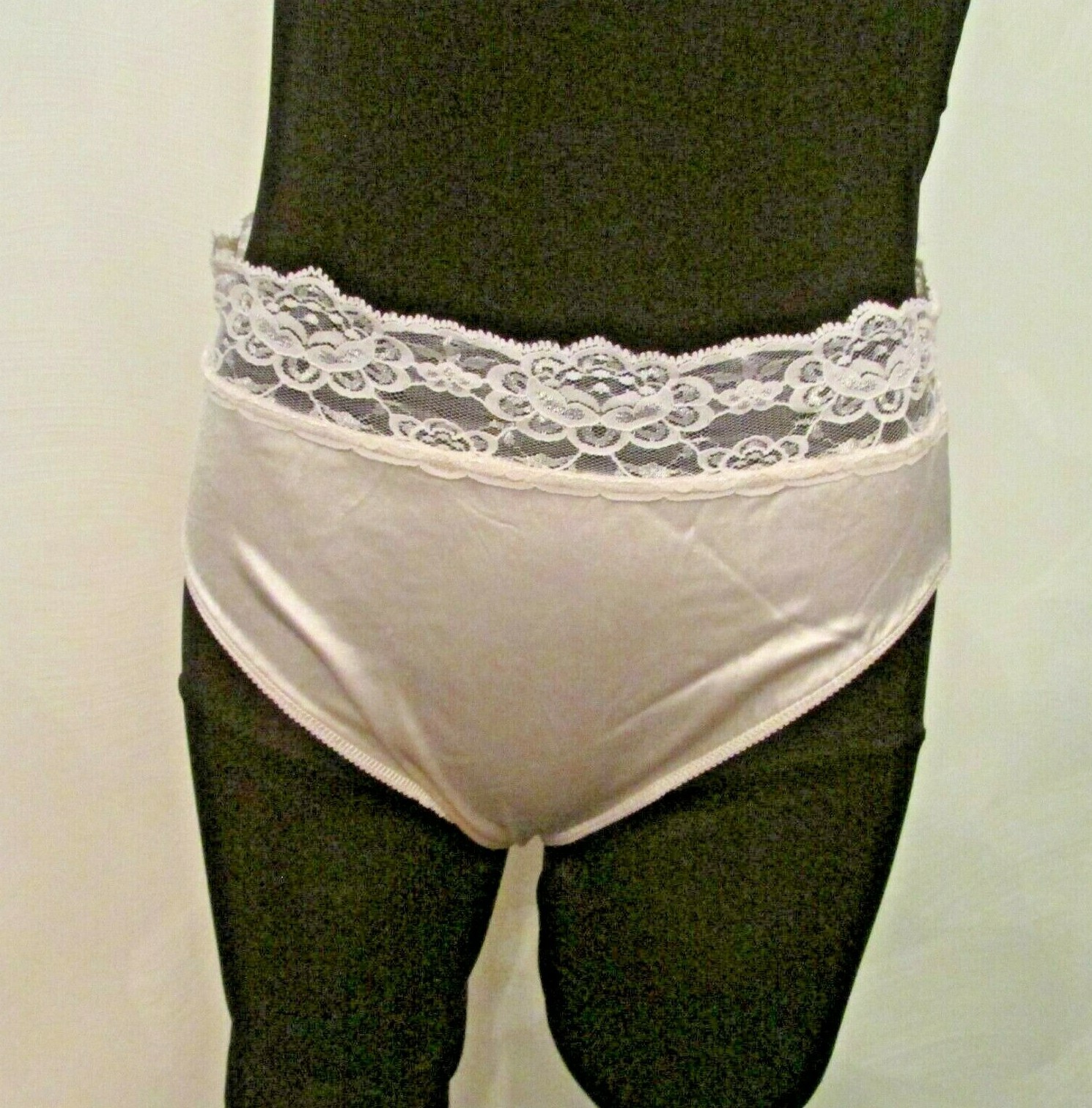 Victoria’s Secret Gold Crown Label Second Skin Lace Waistband Hi-Leg Panties S/5