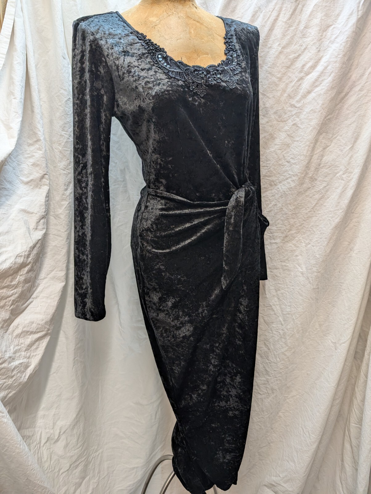 Vtg 1980’s Black Velvet Wiggle Cocktail Dress by All That Jazz Size Medium