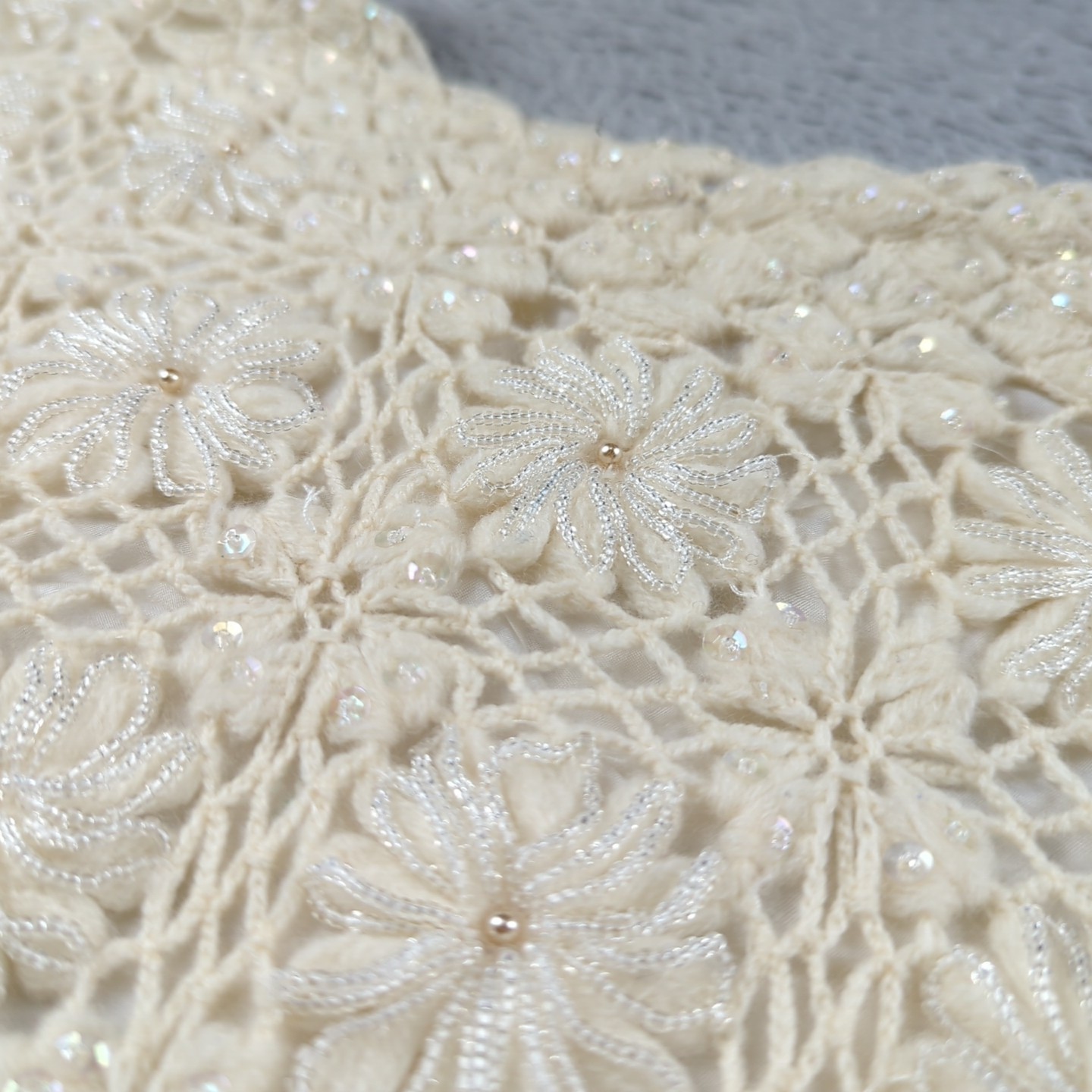 Vintage 1960s Cyn Les Sweater Top Women 40 White Wool Beaded Lined Granny Square