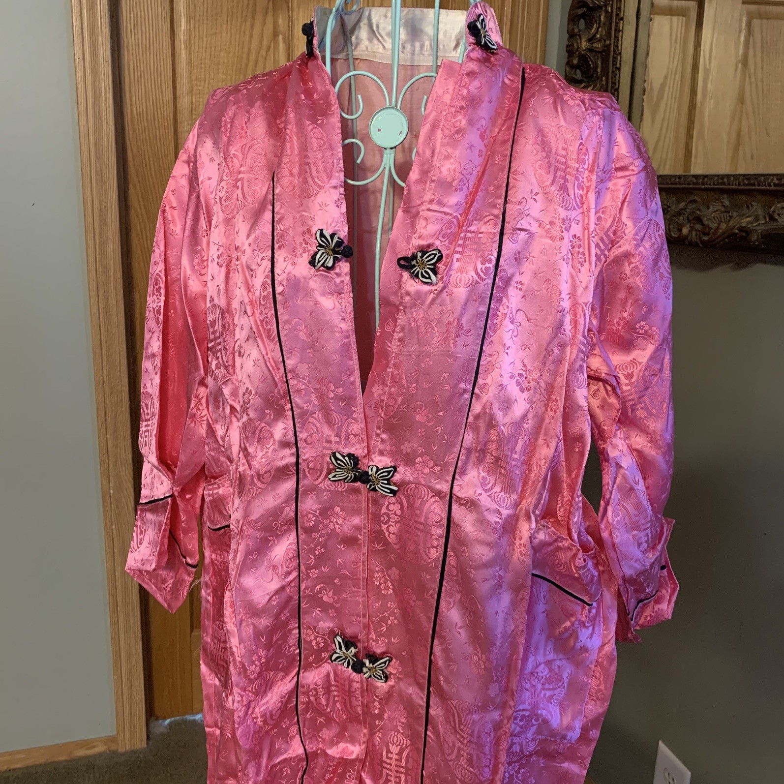 VTG 60s Chinese Satin Bright Pink Floral Brocade Handmade Bath Robe Housecoat M