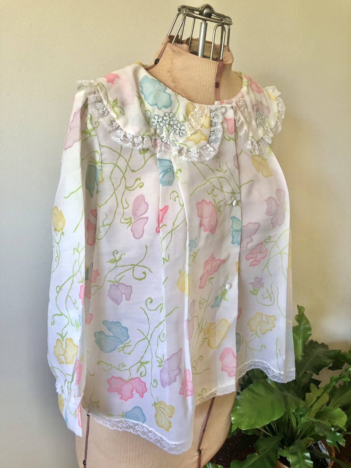 Vintage 60’s Vining Sweet Pea Floral Corhan Noumair Bed Jacket