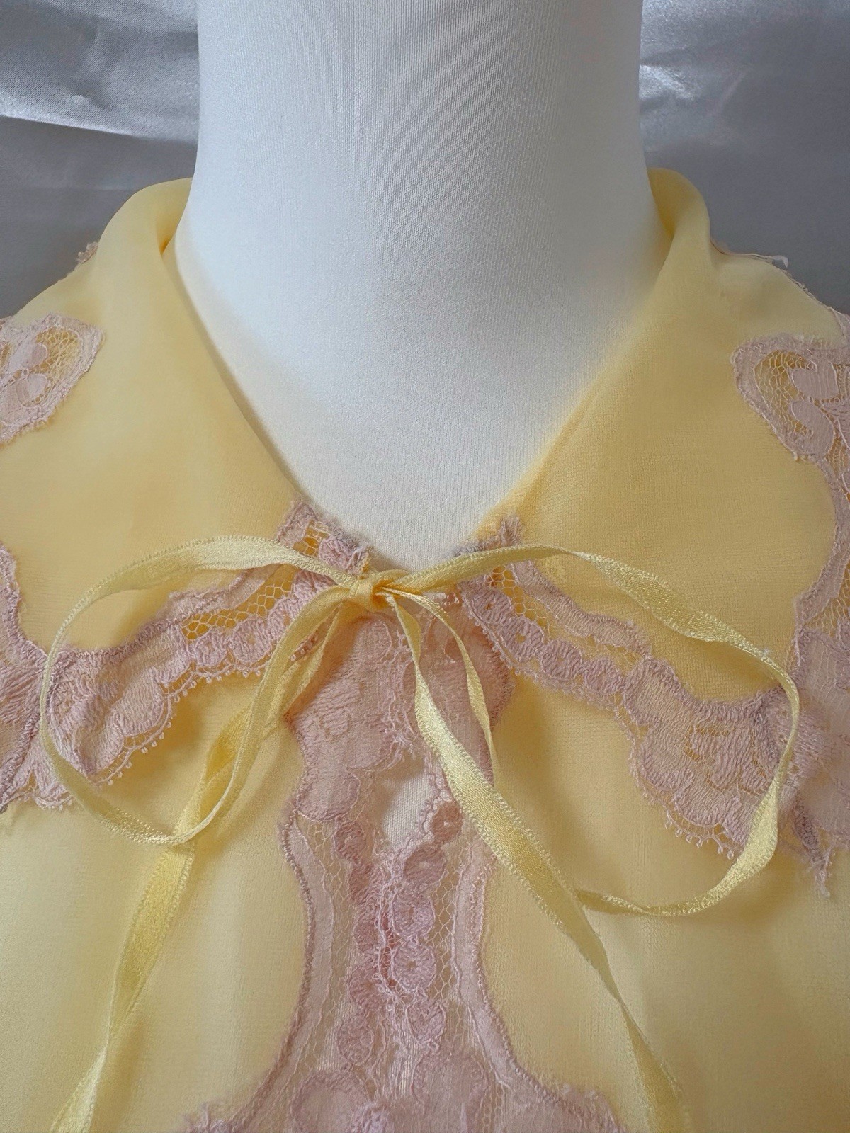 Vintage 50s 60s Sheer Chiffon Cape Lace Collar Lingerie Peignoir yellow Coquette