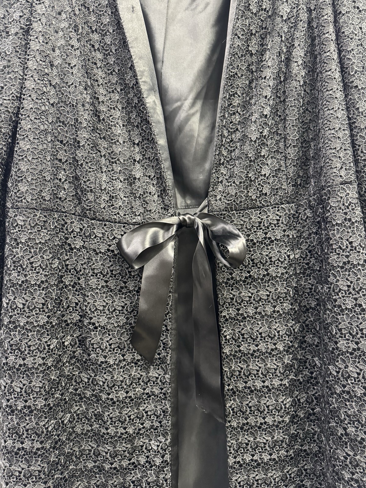 Vtg Lily & Taylor Black Satin Lace Overlay Duster Ribbon Tie Jacket 14