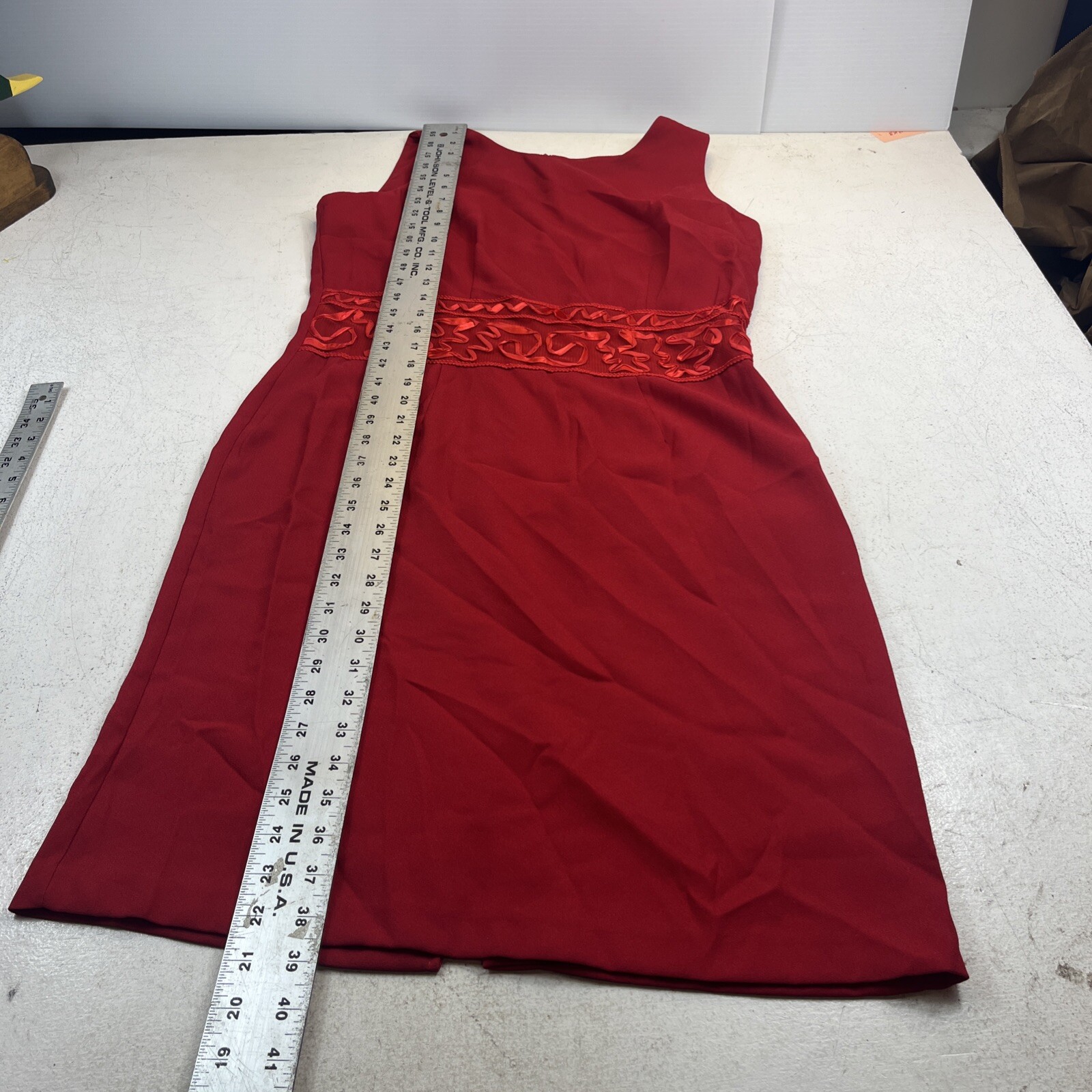 Vintage Sheath Dress. Red. Size 8. Sleeveless. Applique Trim