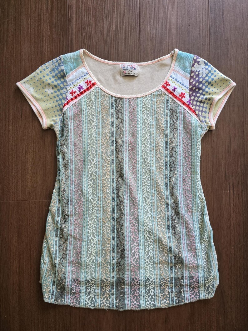 Vintage Y2k 90s floral lace patterned shirt Women’s medium Fairycore Whimsical