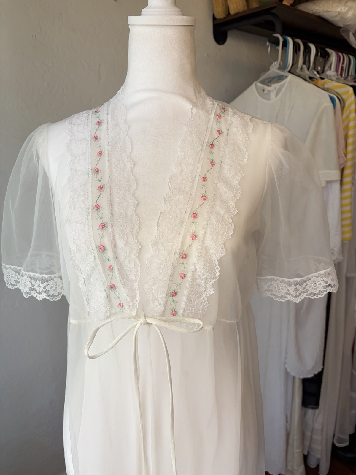 Vintage 70s Nylon Cottagecore Peignoir Robe Floral Embroidered Lace Size L
