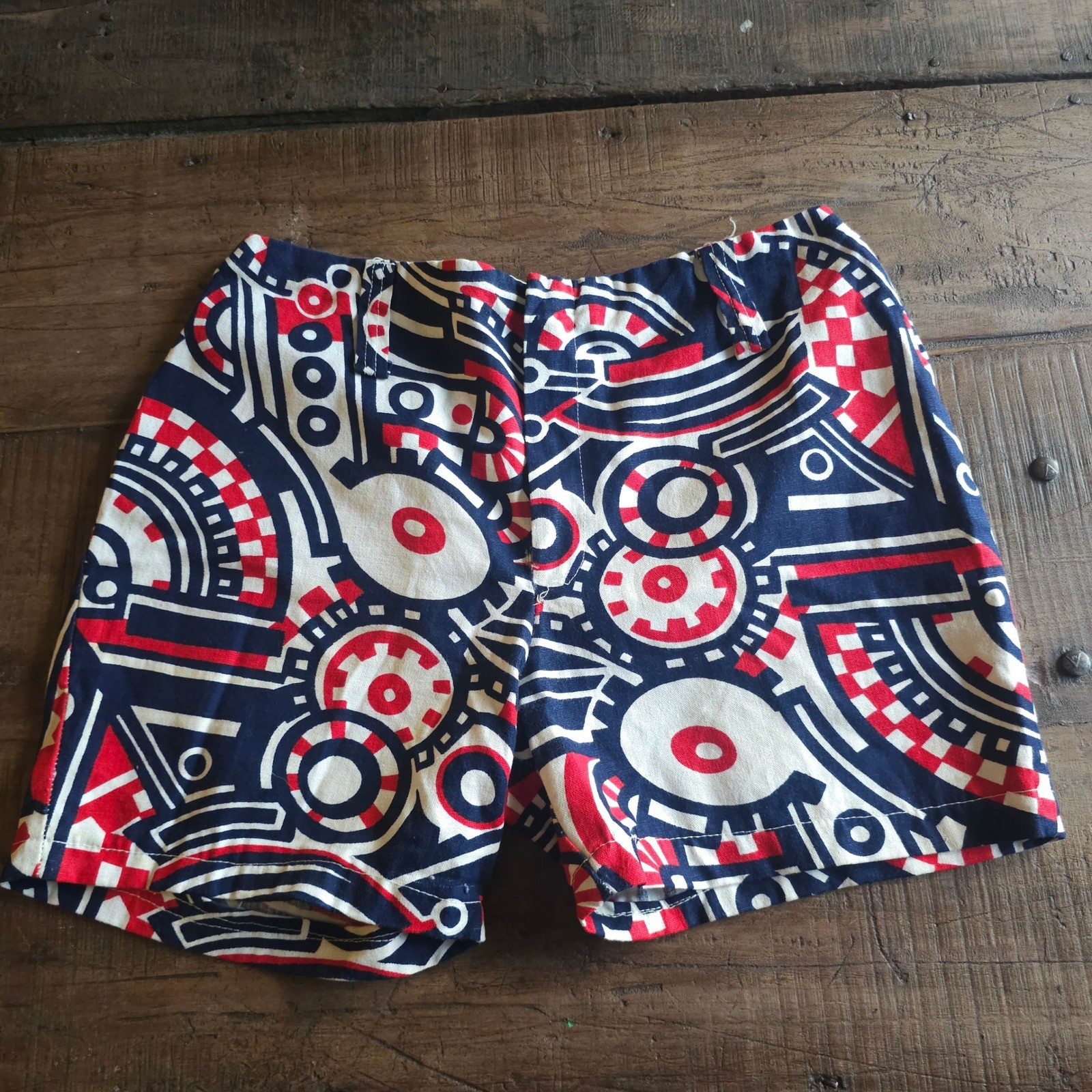Vintage 1970s High Waisted Shorts Red White Blue Geometric Art Print Americana