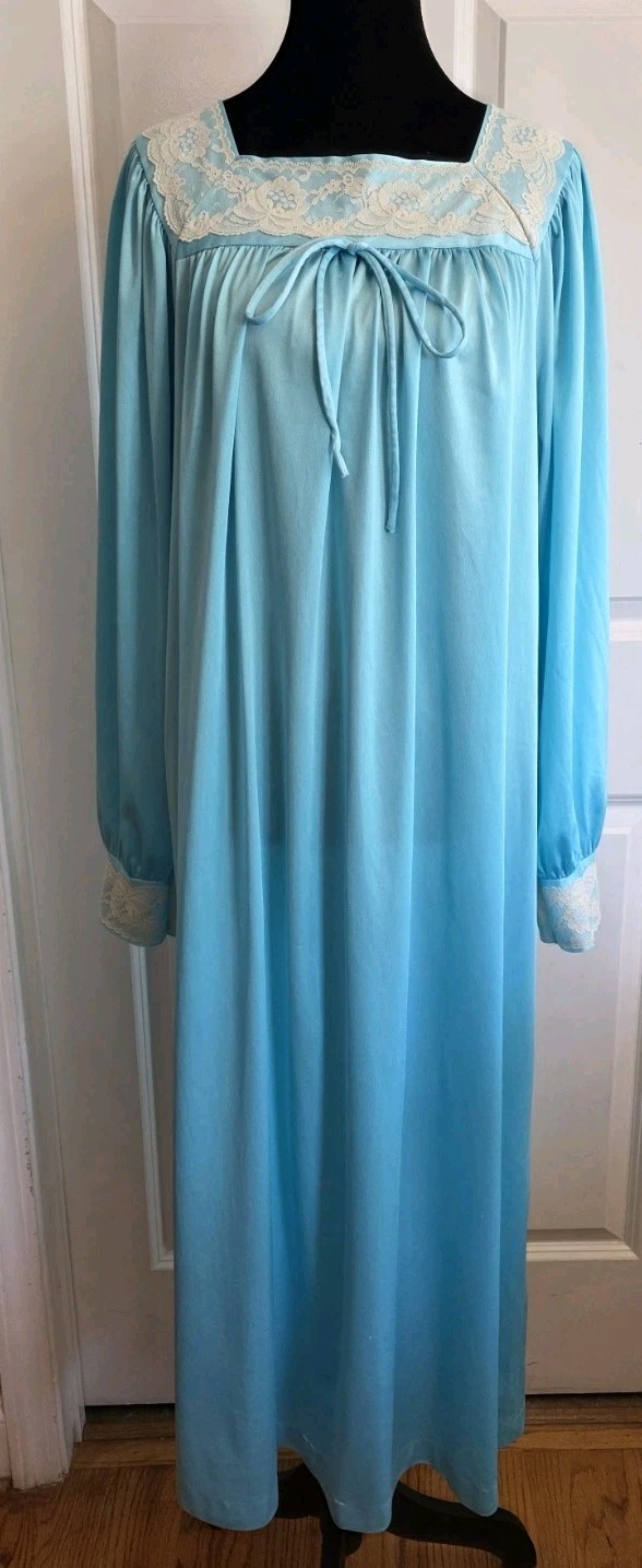 Vintage Pinehurst Lingerie Nightgown Blue Lace Trim Size Large Romantic USA