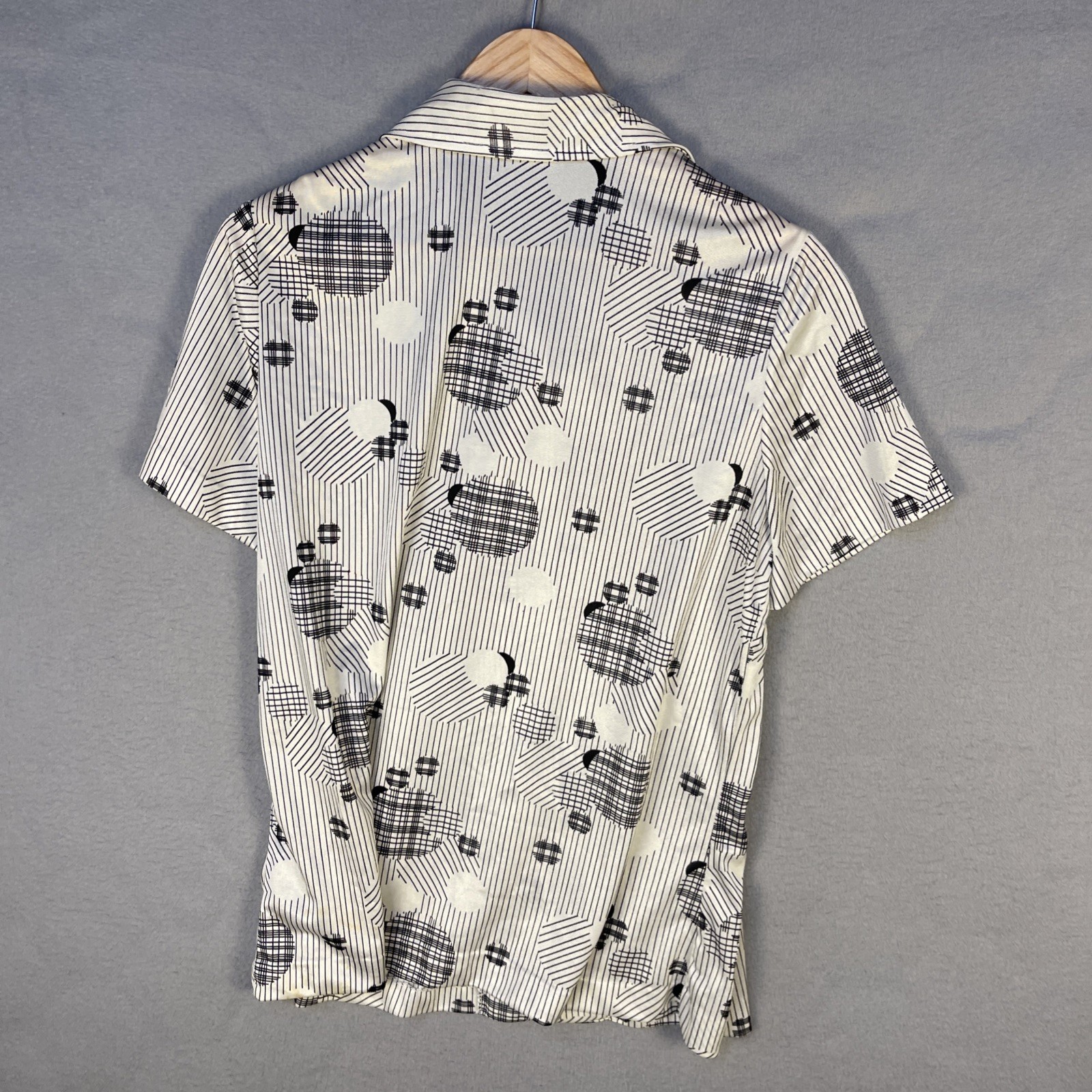 VTG 80s Button Up Top Sz M Black White Abstract Pattern Dagger Collar Silky