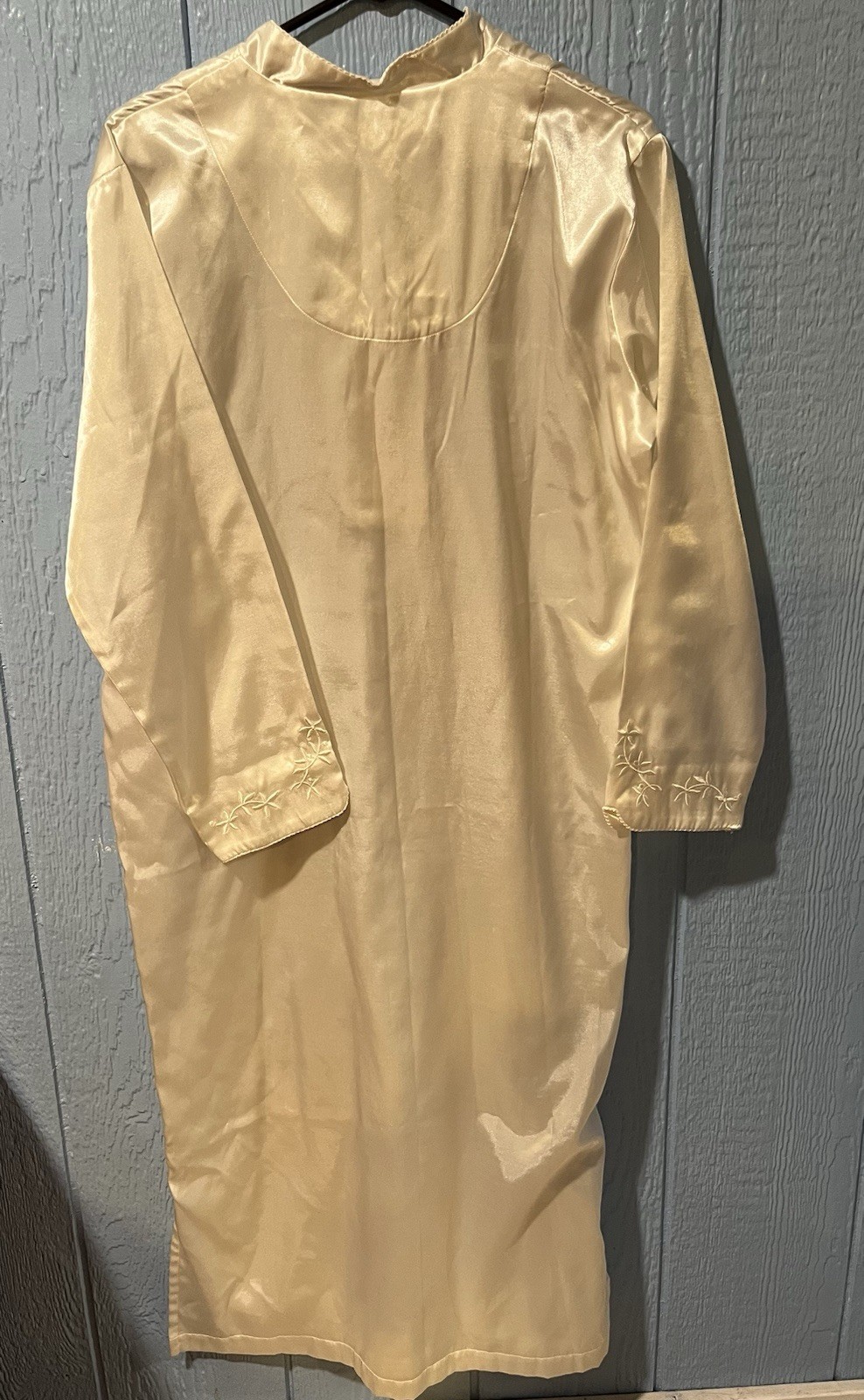 Vtg Claire’s Rose Poly Satin Maxi Long White Night Gown Robe Embroidery Sz Med