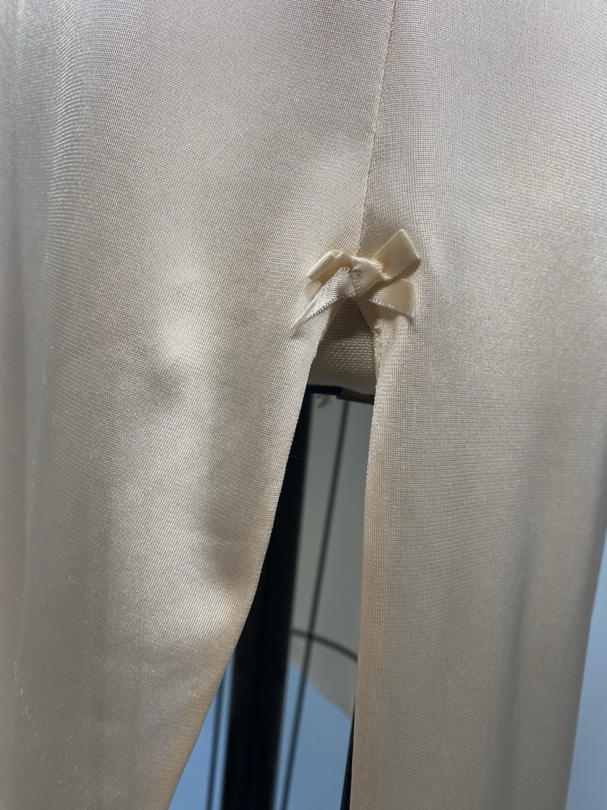 BALI Vintage Half Slip SIZE LARGE beige slit long length 25″ classic