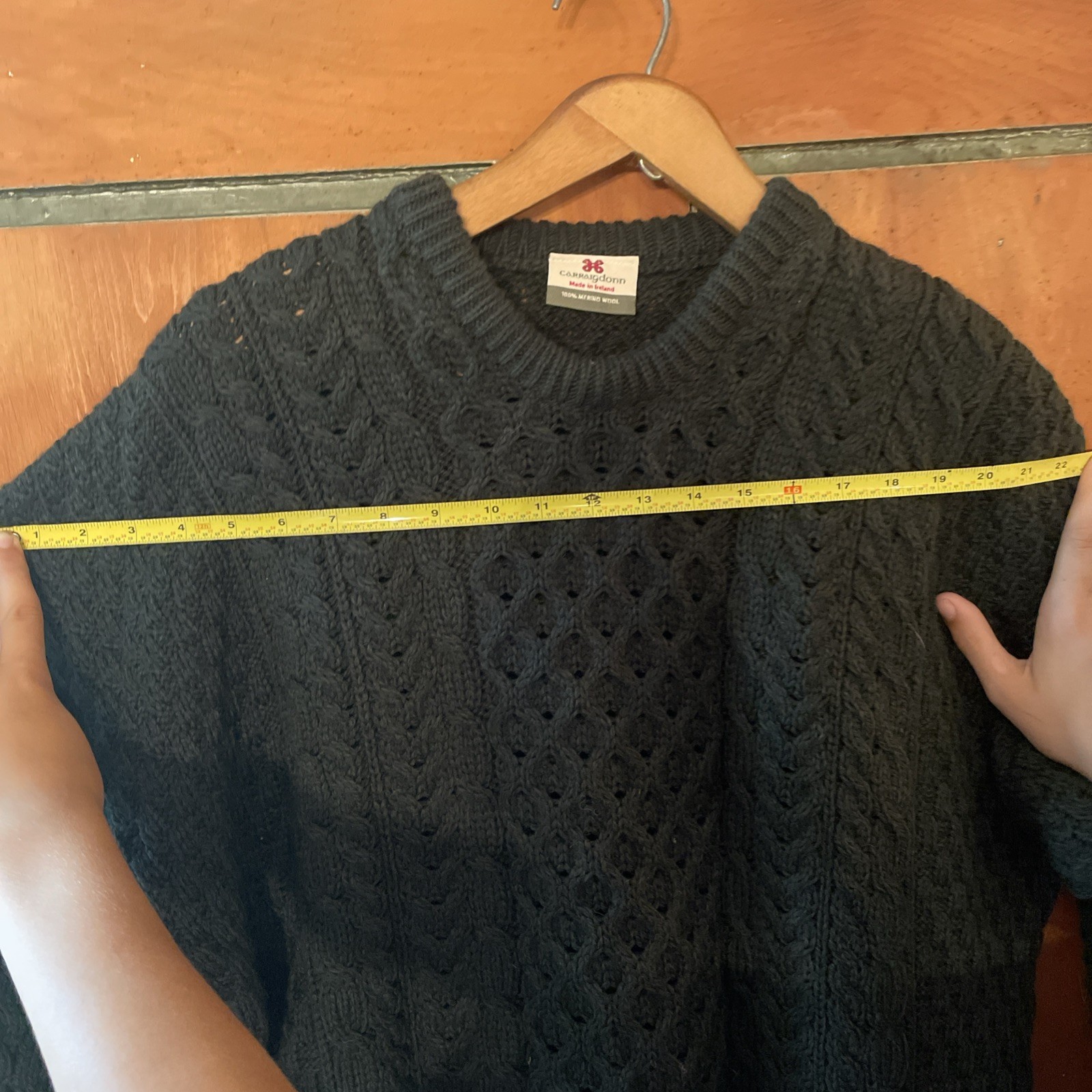 VINTAGE IRISH QUILL’S WOOLEN MARKET IRELAND WOMANS M PULL OVER FISHERMAN SWEATER