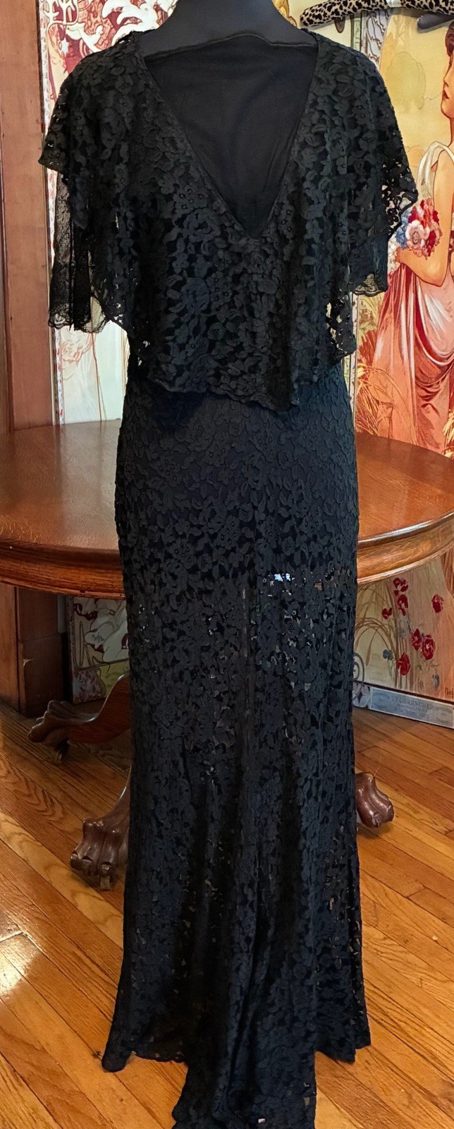 1920’S/30’S Black Art Deco Bias Cut Flutter Capelet Lace Evening Dress Small ￼