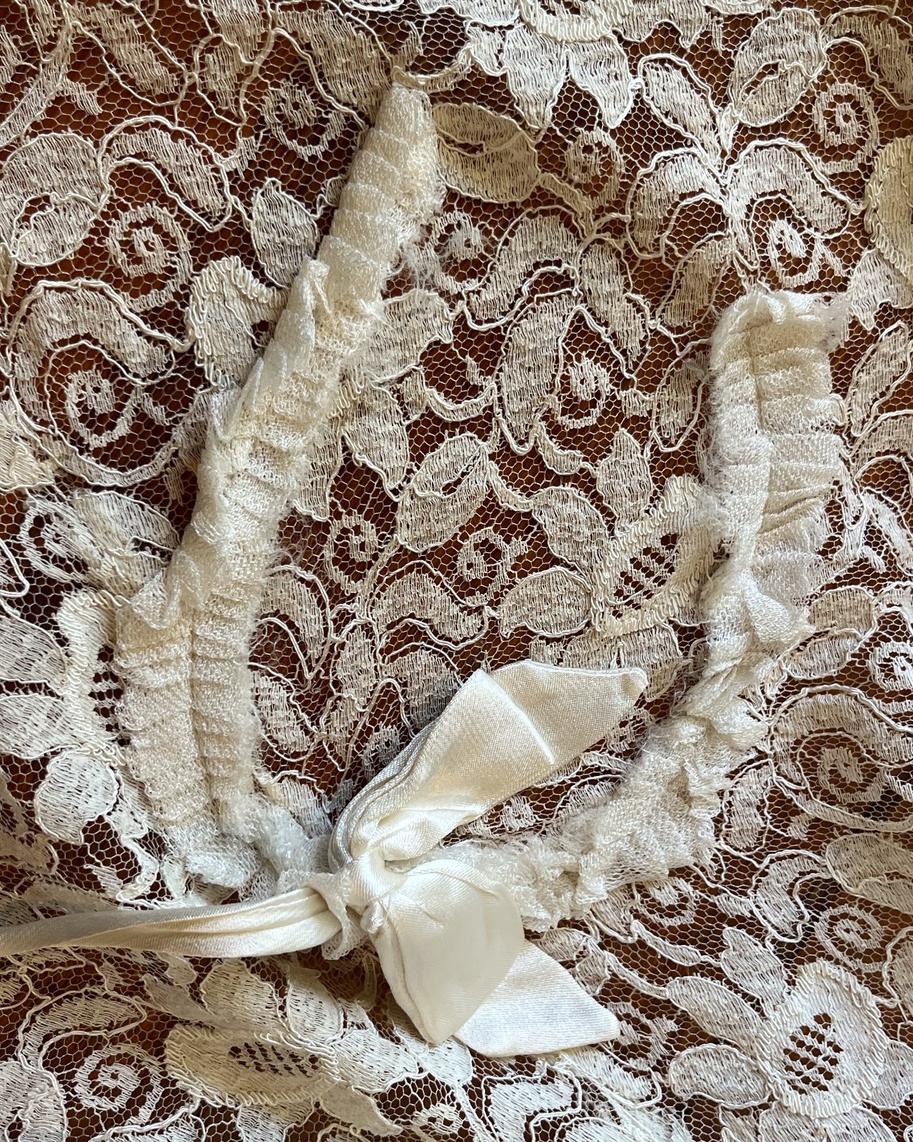 Rare 1930s Sheer Chantilly Lace Wedding Dress Gown – Long Catherdral 2.5m Train